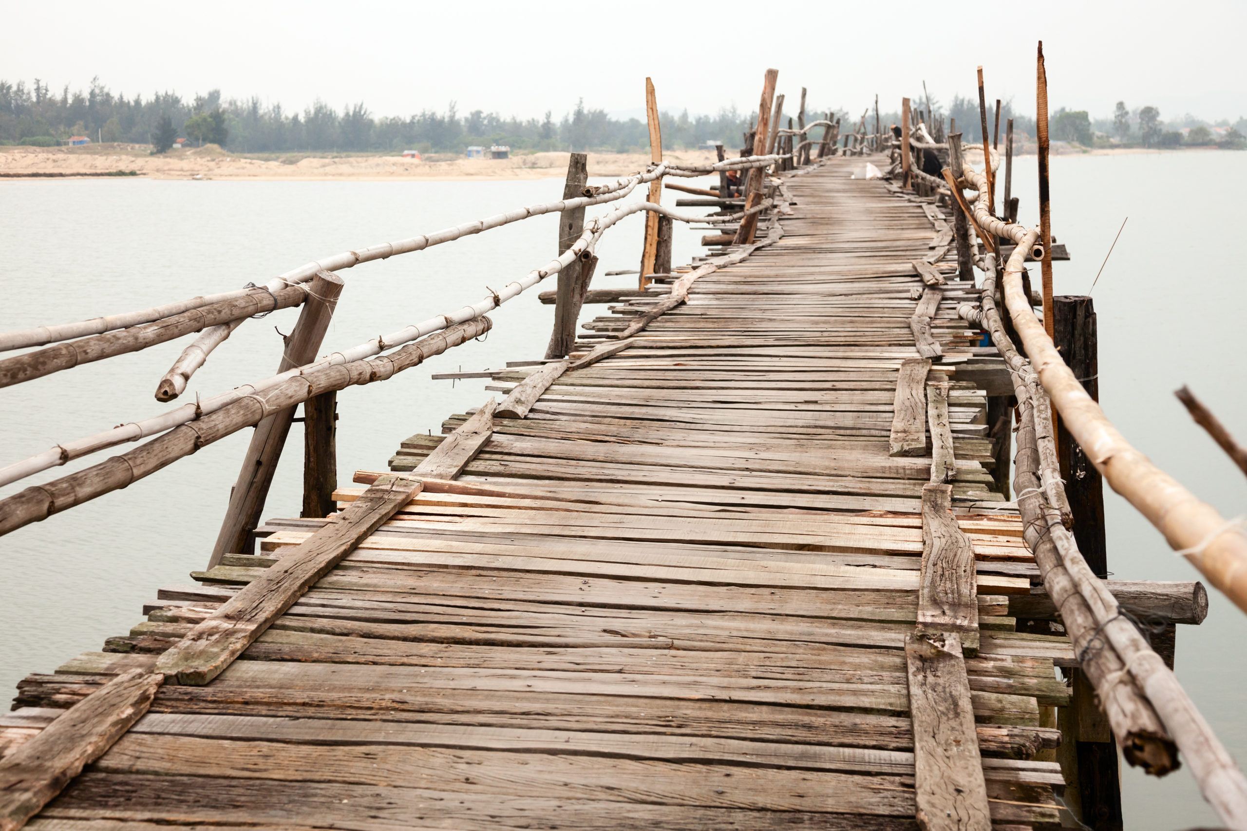 Деревянный мост во Вьетнаме